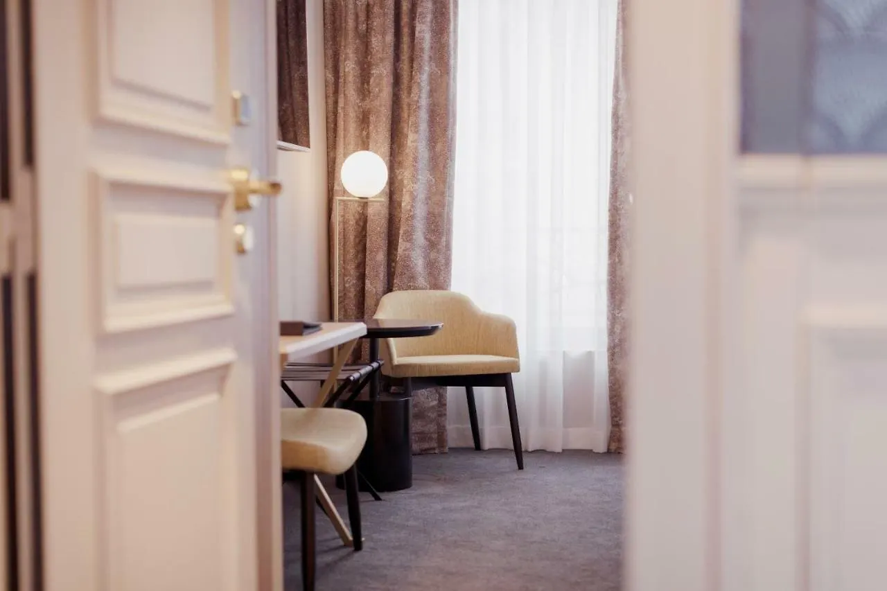 Xo 4* Paris